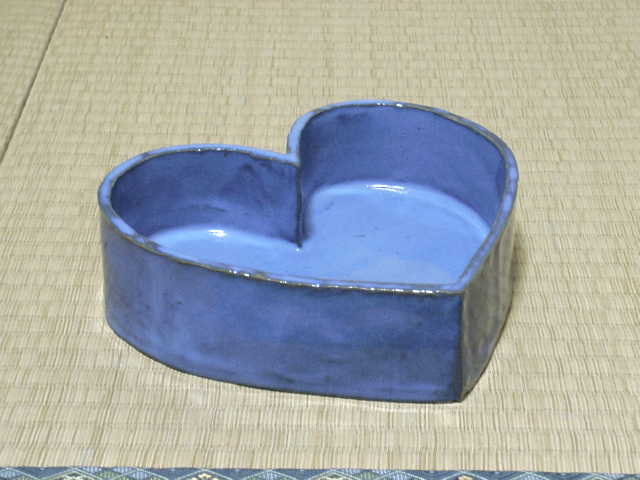 heart shaped pot for ikebana.